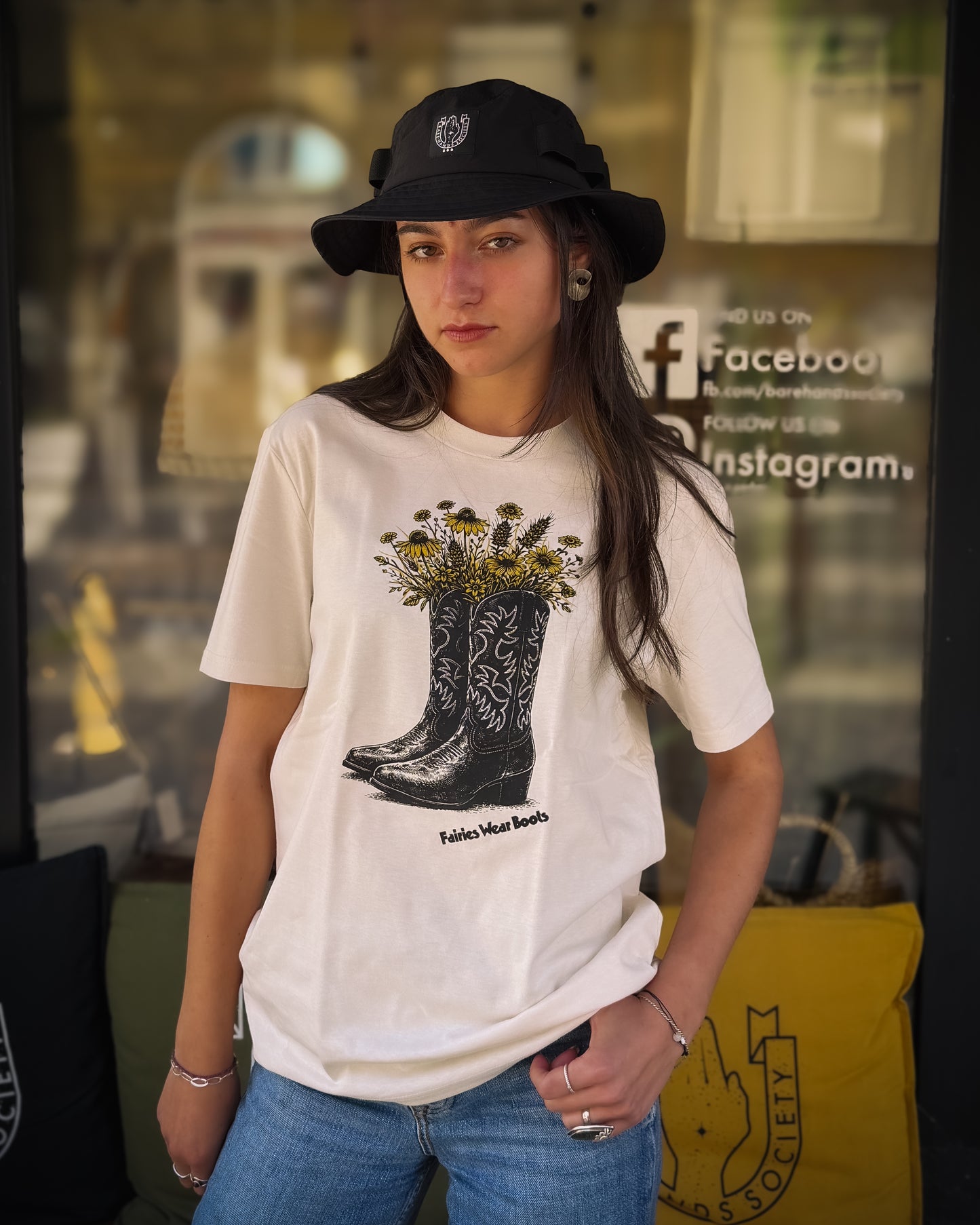 BHS "BOOTS" ORGANIC COTTON UNISEX VINTAGE WHITE T-SHIRT